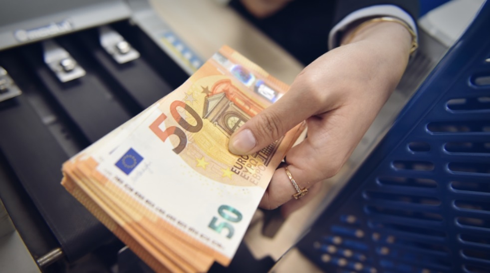 Bien flukset hyrese te kredise ne euro, pergjysmohet huaja per apartamente